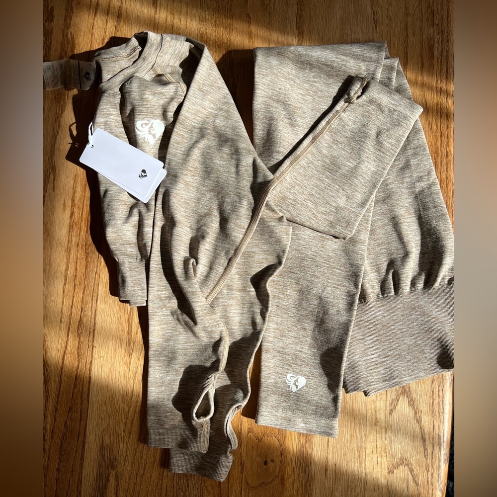 Women’s best gym clothes size L {set} oatmeal long sleeve crop + leggings